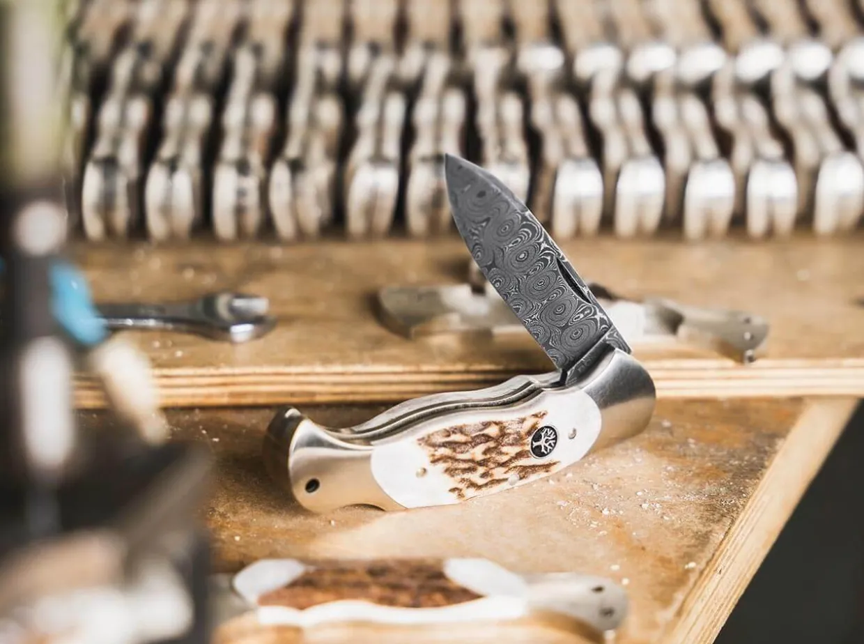 Scout Spearpoint Stag Damascus